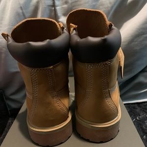 Timberland’s Boys size 5.5 never worn.